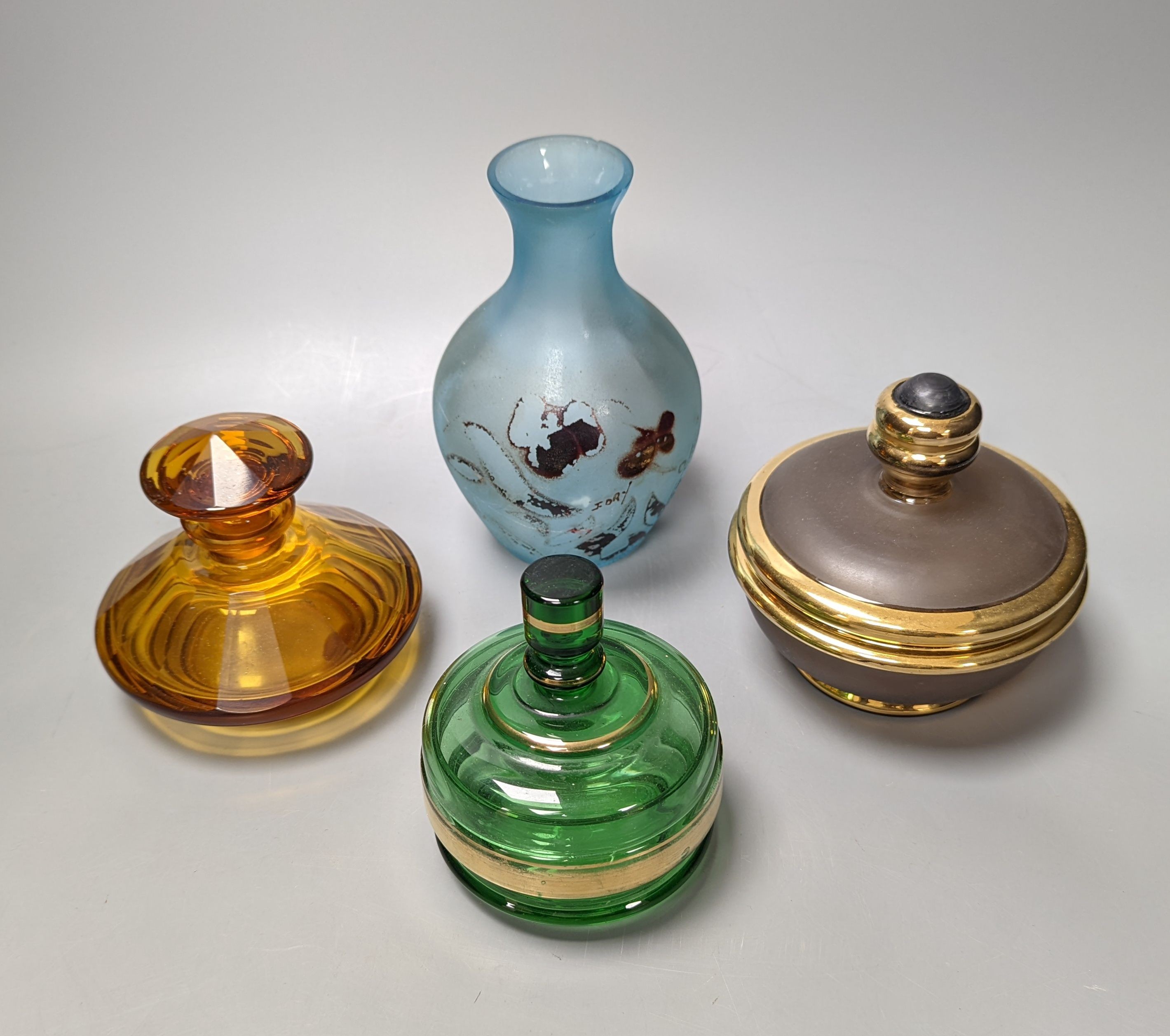 A collection of Art Deco and later glass ware, scent bottles and atomisers, Tallest 20cms high